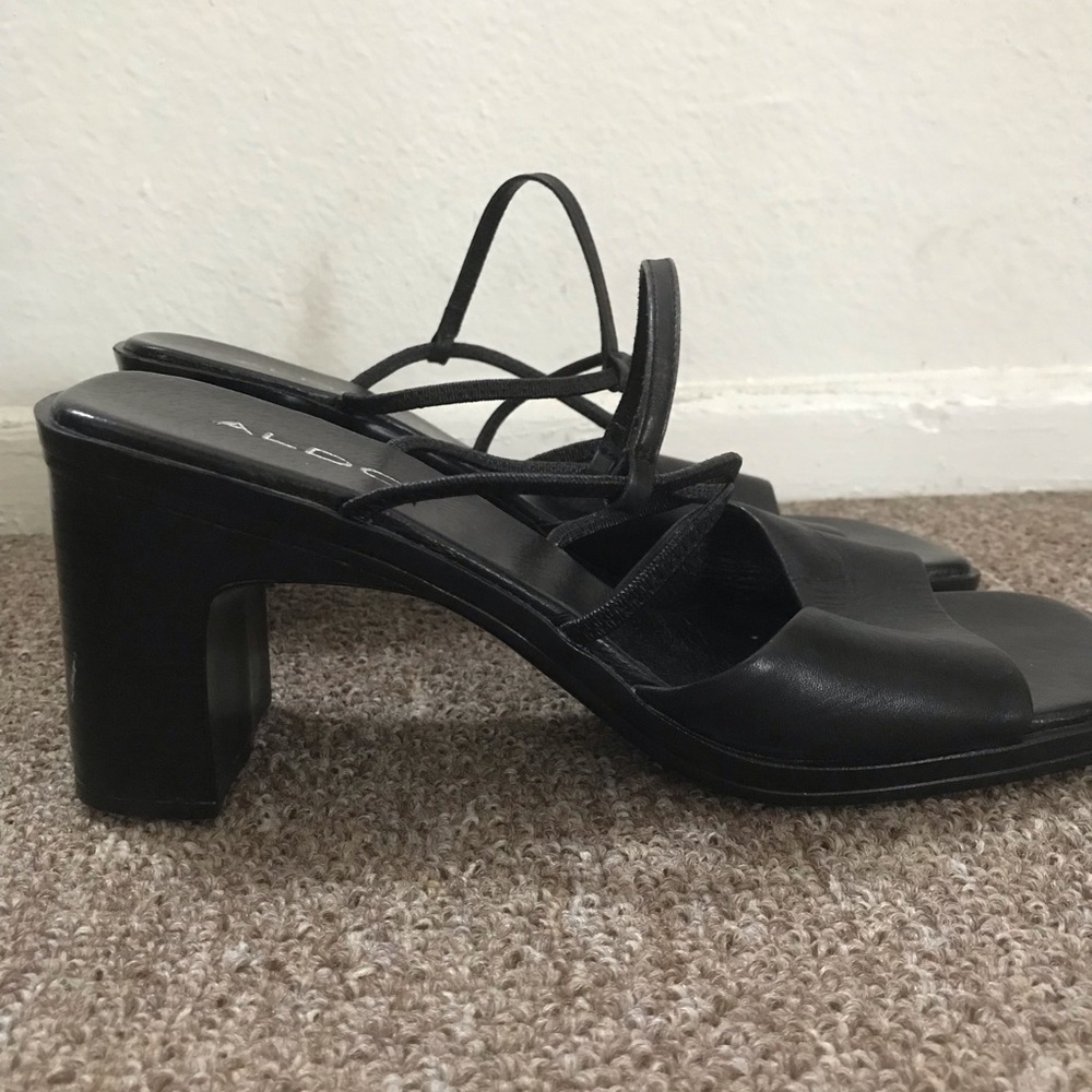 ALDO (VINTAGE) STRAPPY BLACK SANDALS